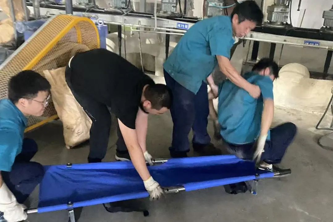 Polyester Changshu menjalankan gerudi penyelamatan kecemasan untuk heatstroke yang disebabkan oleh suhu tinggi