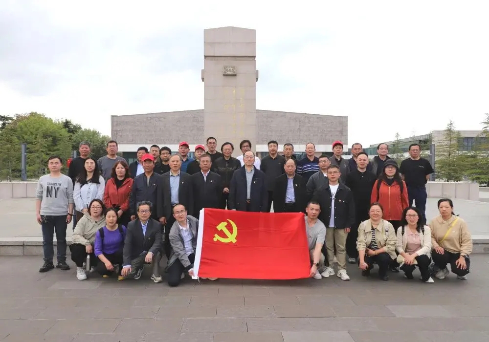 Changshu Polyester Co., Ltd. Cawangan Parti menganjurkan lawatan ke Dewan Peringatan Tentera Keempat Baru Yancheng